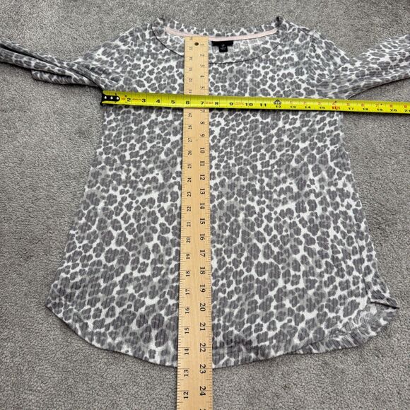 Tahari Leopard Pullover Sweater Womens Small Gray Animal Print Stretch Casual - Picture 6 of 11